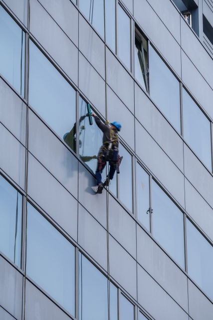 ビル窓清掃の画像